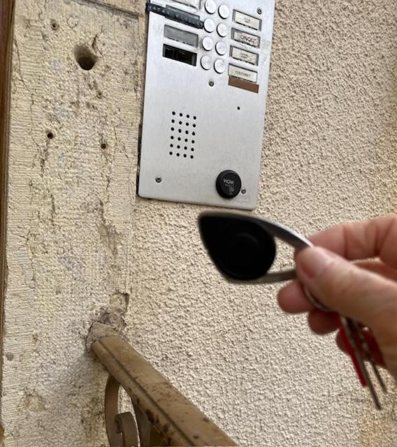 Le Bali Apartment Besancon Bagian luar foto